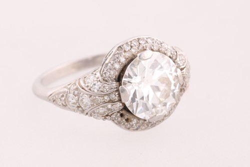 Lot 139 - A diamond cluster ring; the principal old...