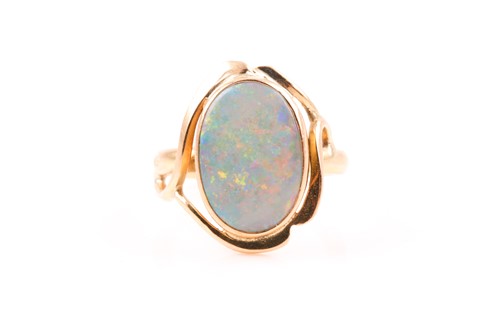 Lot 67 - An 18ct yellow gold and diamond ring, the...