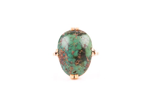 Lot 33 - A yellow metal and turquoise ring, set with a...