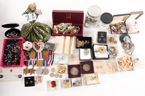 Lot 418 - A set of WW11 medals, a quantity of silver,...