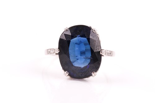 Lot 57 - An early to mid 20th century sapphire ring,...