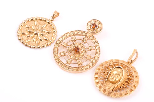 Lot 78 - A 9ct yellow gold and citrine pendant, the...