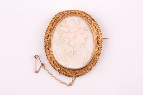 Lot 201 - A late 19th / early 20th century yellow metal...