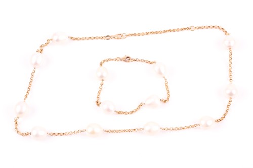 Lot 199 - An 18ct yellow gold and pearl necklace, of...