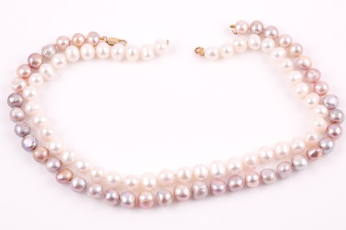 Lot 25 - A pearl necklace, set with freshwater pinkish...