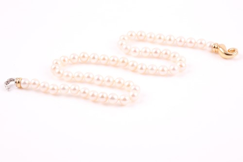 Lot 3 - An 18ct yellow gold and pearl necklace, the...