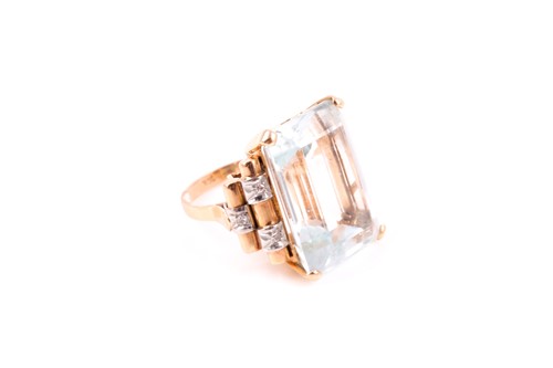 Lot 226 - A mid 20th century aquamarine cocktail ring,...