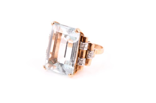 Lot 226 - A mid 20th century aquamarine cocktail ring,...