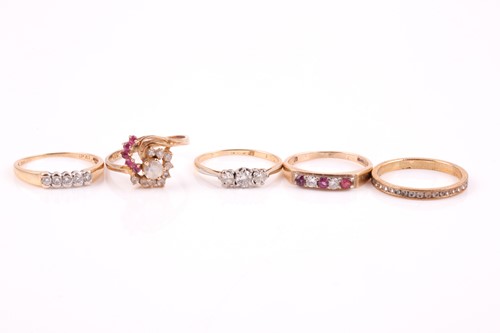 Lot 289 - A mid 20th century yellow metal and three...