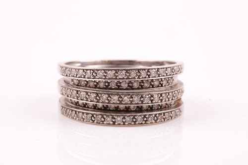 Lot 273 - A five row diamond ring, the five staggered...