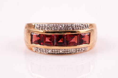 Lot 276 - A three row garnet and diamond ring, the five...