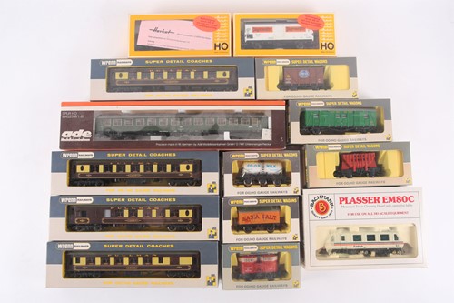 Lot 255 - A quantity of Wrenn Railways OO/HO Gauge...
