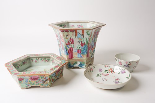 Lot 137 - A Chinese Famille rose porcelain planter and...