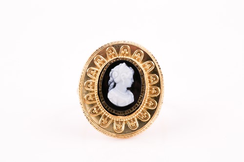 Lot 357 - A yellow metal and hardstone cameo ring, set...