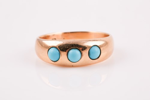 Lot 269 - A yellow metal and turquoise gypsy-style ring,...