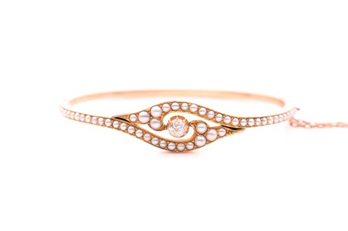 Lot 318 - A late 19th / early 20th century yellow gold,...