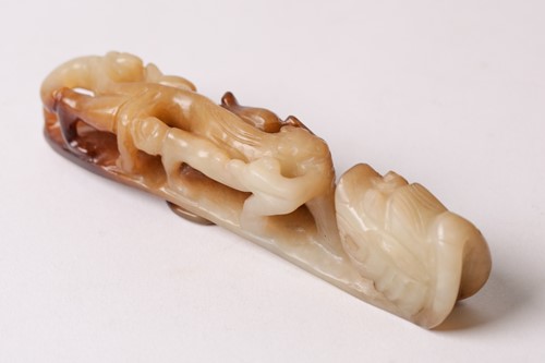 Lot 156 - A Chinese jade belt hook, late Ming/early Qing,...