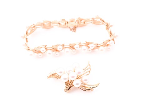 Lot 175 - A yellow metal and pearl bracelet, the...