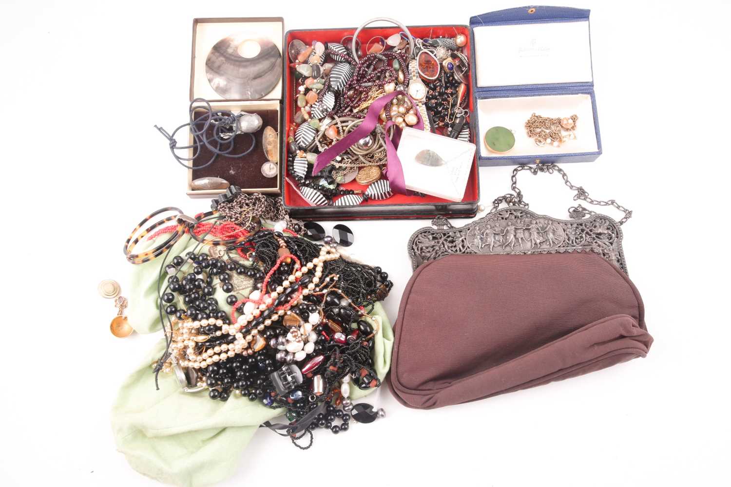 Lot 57 - A group of jewellery items, to include a 14k...