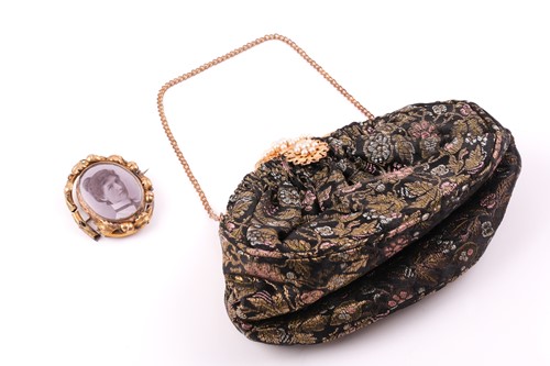 Lot 193 - A yellow metal mourning brooch, swivel-set...