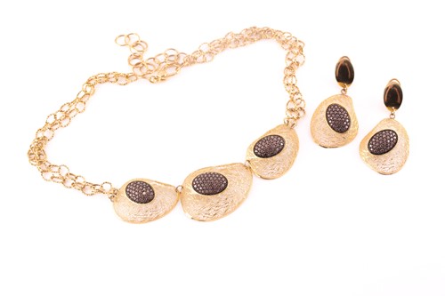 Lot 107 - An Italian necklace and earrings en suite; the...