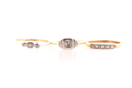 Lot 2 - An Edwardian five stone half hoop ring, in a...
