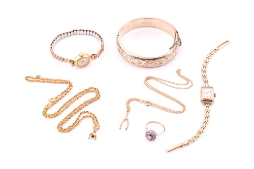 Lot 102 - A group of jewellery items, to include a...