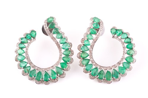 Lot 221 - A pair of diamond and emerald curved hoop...