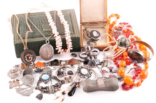 Lot 131 - A group of various silver, white metal, and...