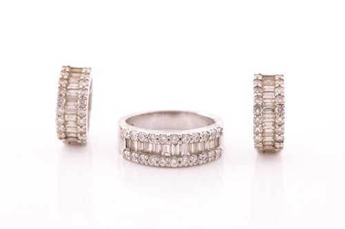 Lot 101 - A half hoop diamond ring, the three rows...
