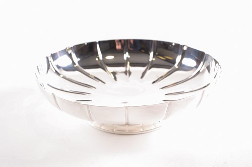 Lot 417 - A silver strawberry dish, Birmingham 2000 by...