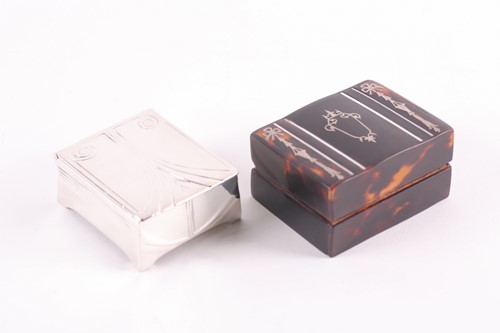 Lot 344 - An Edwardian silver and tortoiseshell stamp...
