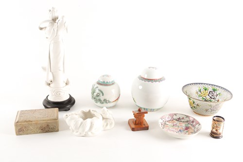 Lot 142 - A Hirado attributed brush washer, circa 1900,...