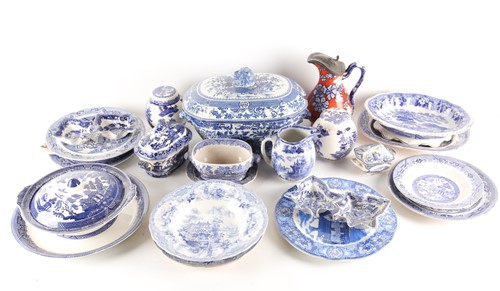 Lot 222 - Four early 19th century blue & white leaf...