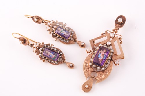Lot 45 - A late 19th century yellow gold French pendant,...