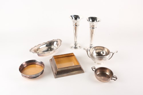 Lot 450 - An unusual 20th-century whiskey decanter...