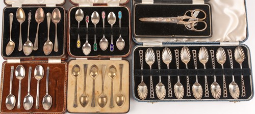 Lot 429 - A cased pair of George V silver presentation...