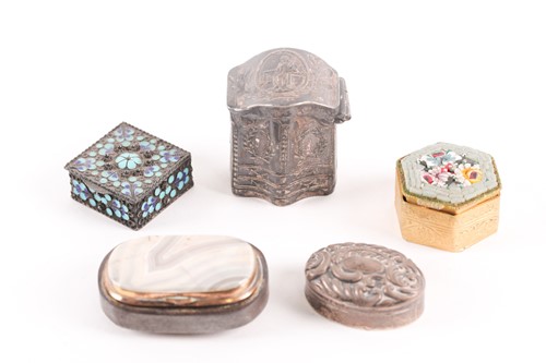 Lot 406 - A Dutch silver hinge-lidded cashew box,...