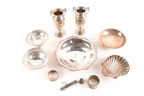 Lot 443 - A mixed group of small silver and white metal...