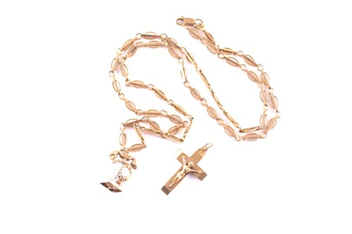 Lot 21 - A 9ct yellow gold fancy-link chain necklace,...
