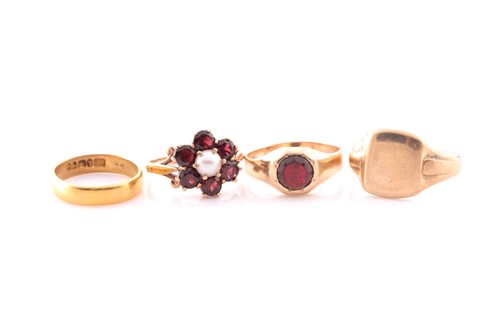 Lot 43 - A 9ct yellow gold, garnet, and pearl floral...