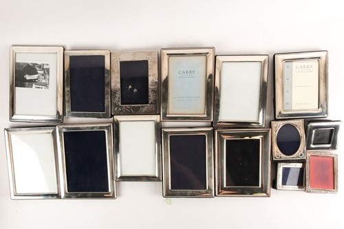 Lot 471 - A large collection of silver and white metal...