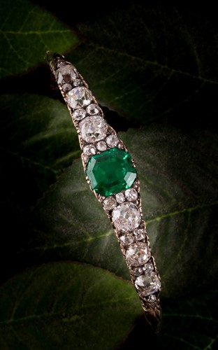 Lot 232 - A Victorian yellow gold, diamond, and emerald...