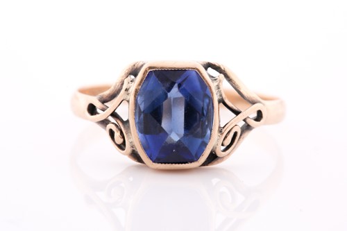 Lot 250 - A yellow metal and synthetic sapphire ring,...