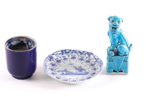 Lot 150 - A Chinese blue & white saucer, Kangxi, early...