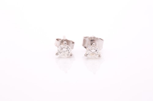 Lot 162 - A pair of solitaire diamond stud earrings, set...
