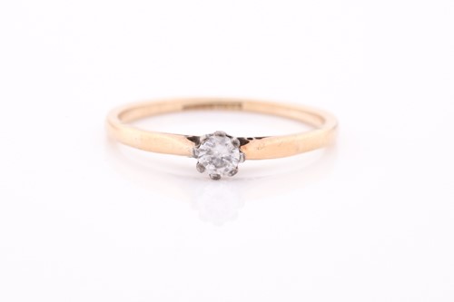 Lot 333 - An 18ct yellow gold and single stone diamond...