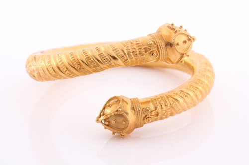 Lot 268 - A yellow metal hollow open bangle, with...