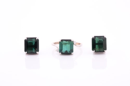 Lot 135 - An 18ct white gold, diamond, and synthetic...