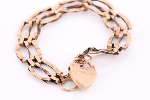 Lot 91 - A 9ct yellow gold gate-link bracelet,...